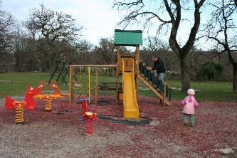 Der Spielplatz auf den Lipizzanerstammgest&uuml;t Lipica (Foto: privat)